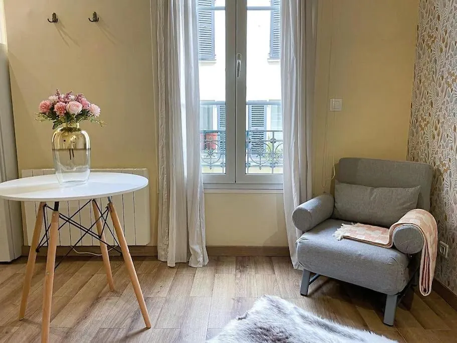 Studio Parisien, Le Louis Blanc Apartment