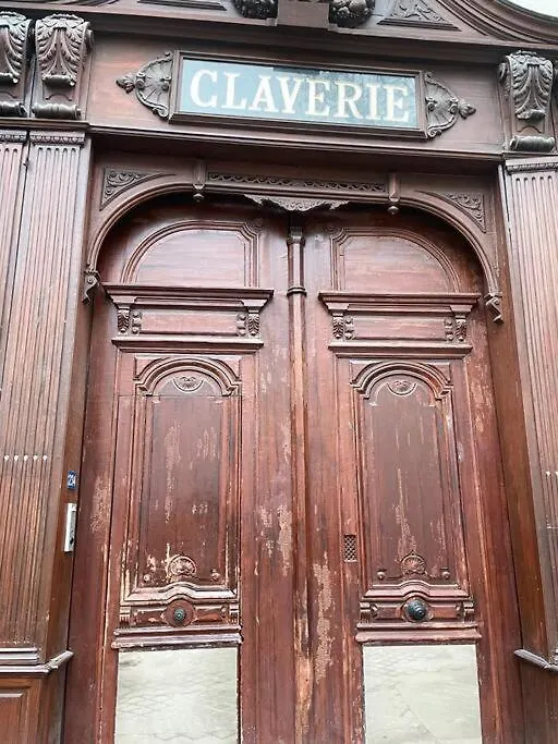 Apartment Studio Parisien, Le Louis Blanc France