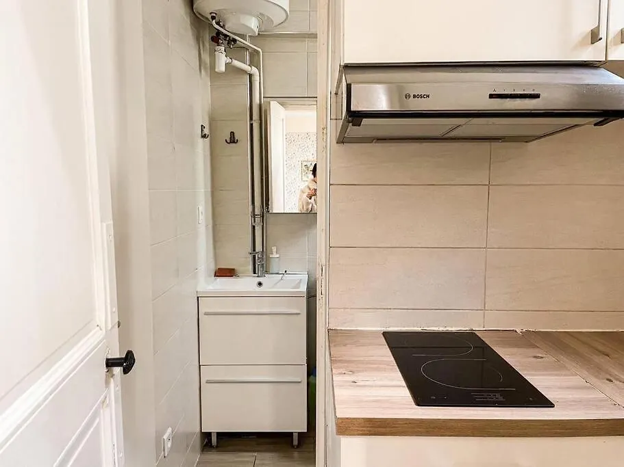 Studio Parisien, Le Louis Blanc 0*, Paris