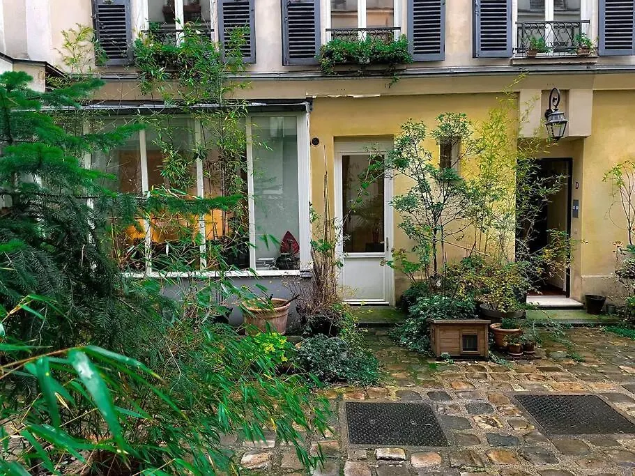 Studio Parisien, Le Louis Blanc